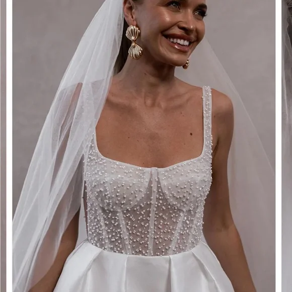 V. Chapman White Wedding Dress - Picture 5 of 9